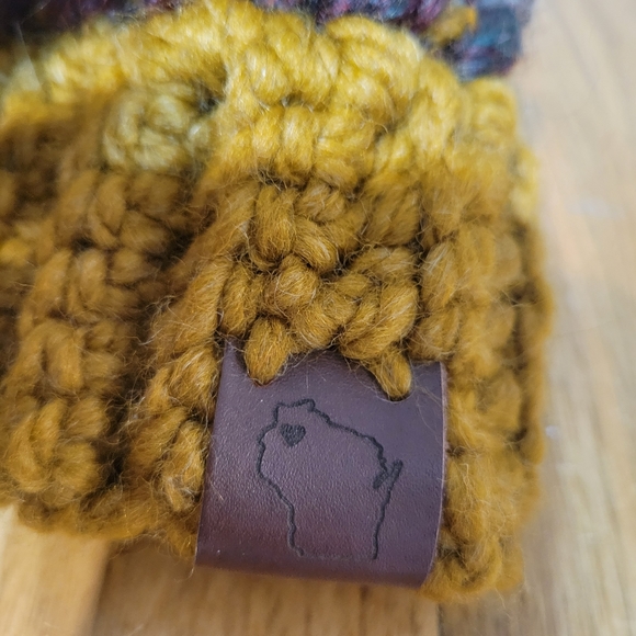 Handmade Wisconsin themed heavy wool blend winter pom pom beanie hat - Picture 7 of 7